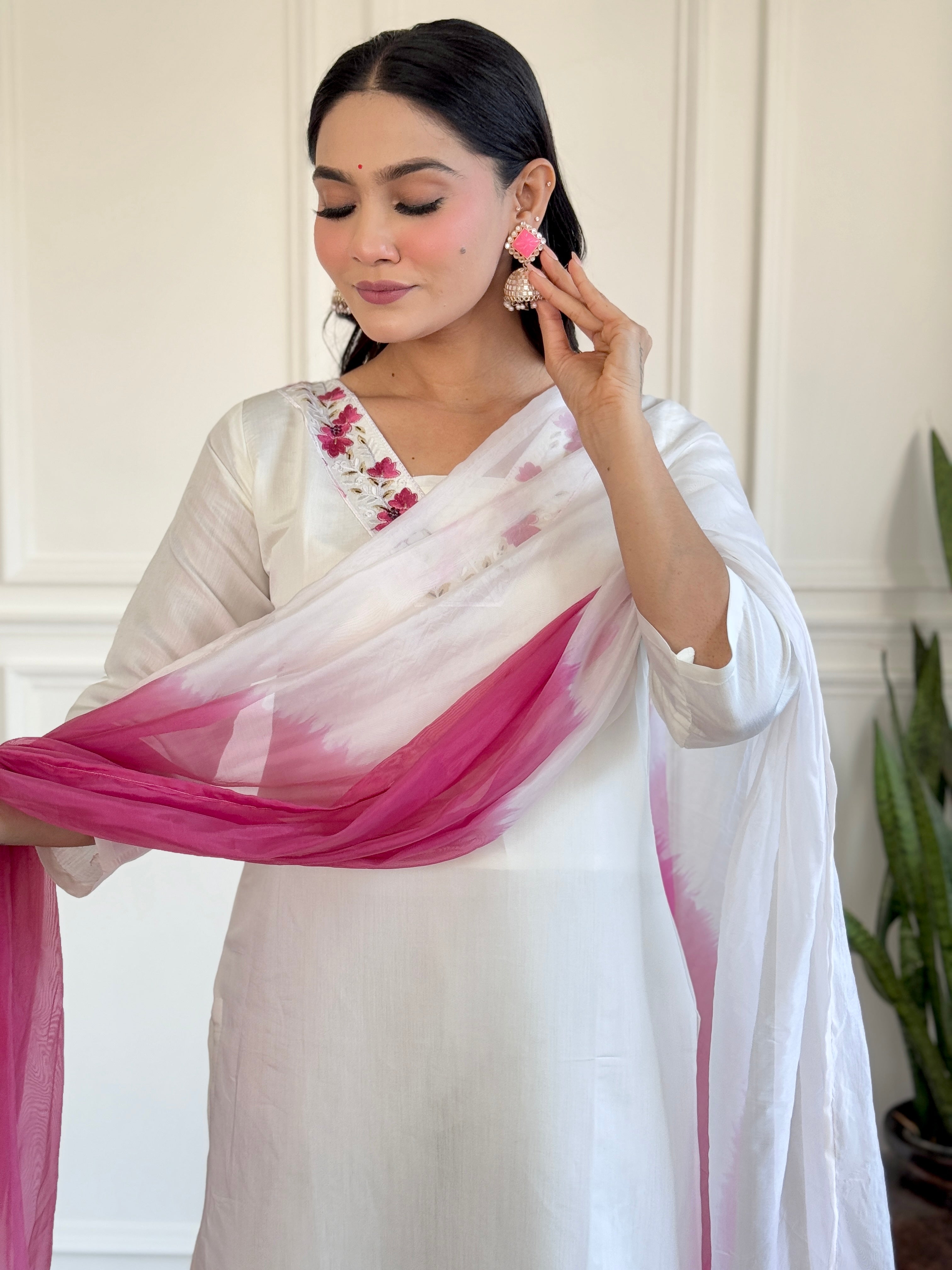 Chanderi Embroidered Kurta Set with Lined Tebby Nylon Dupatta