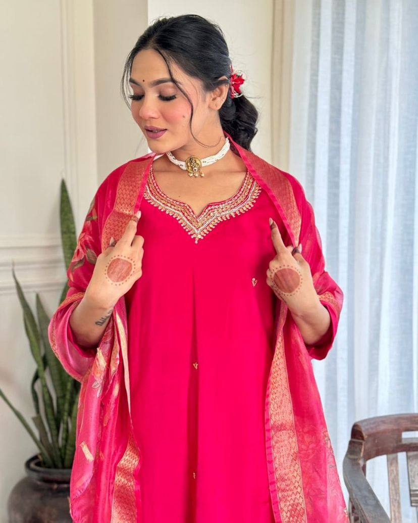 Gajri Pink Viscose Chanderi Embroidered Kurta Set with Jacquard Butti Dupatta
