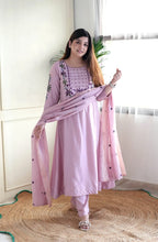 Lavender Chanderi Silk Embroidered Kurta Set with Organza Dupatta