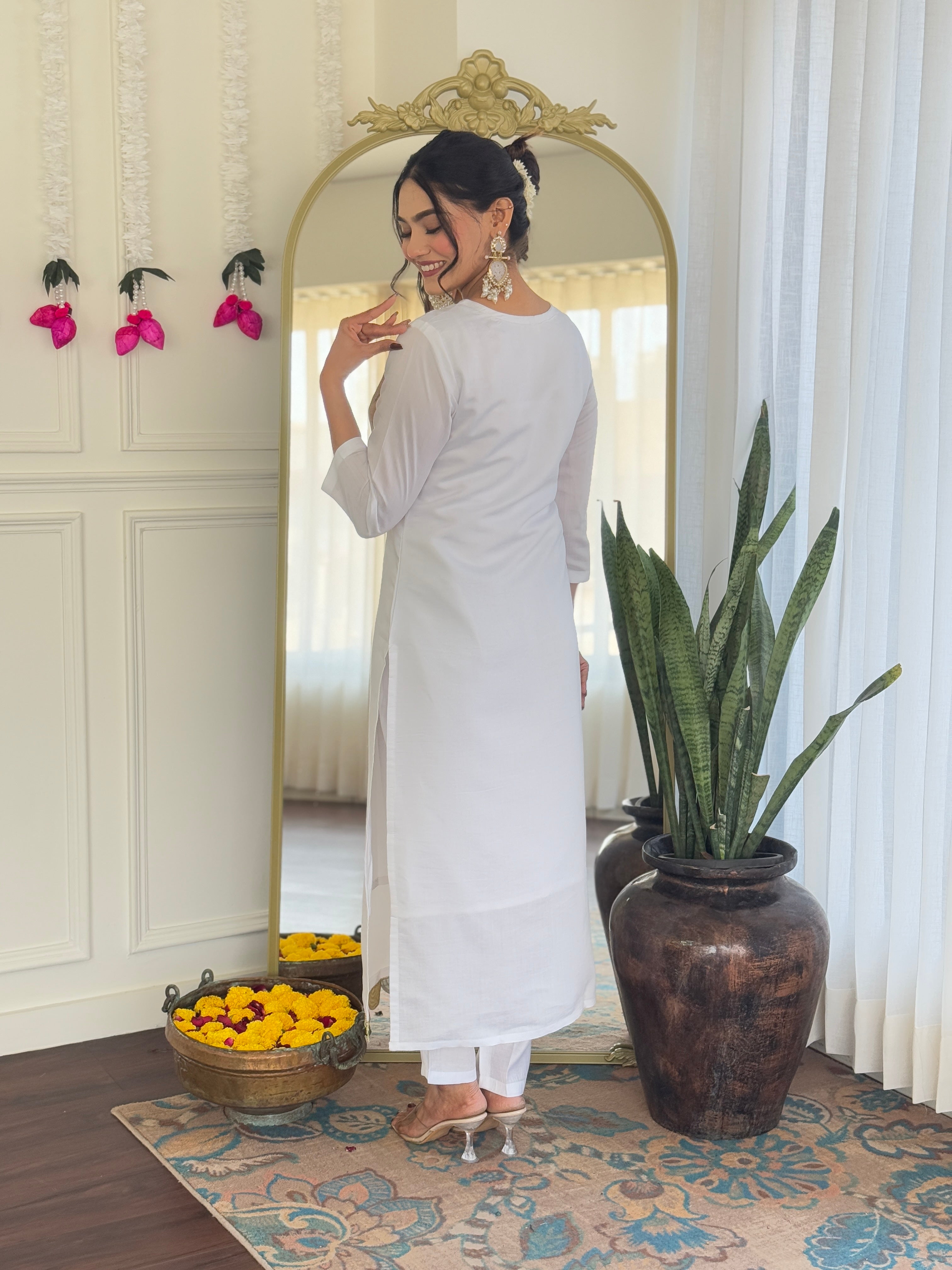 White Viscose Chanderi Embroidered Kurta Set with Green Jacquard Dupatta